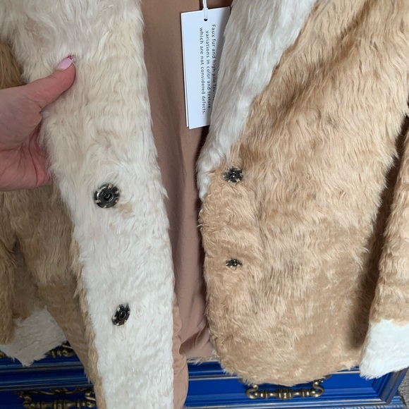 New! Mural Faux Fur Soft Plush Jacket Sz Medium - Picture 4 of 4